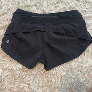 black speed up lululemon shorts